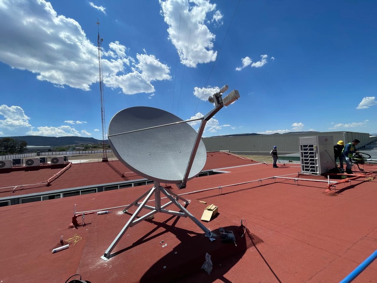 Instalación de antena satelital